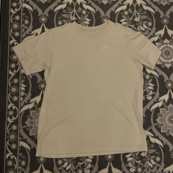 Nike tee - Picture 2 of 3